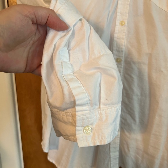 Old Navy Classic Button-Down Shirt - Picture 3 of 7